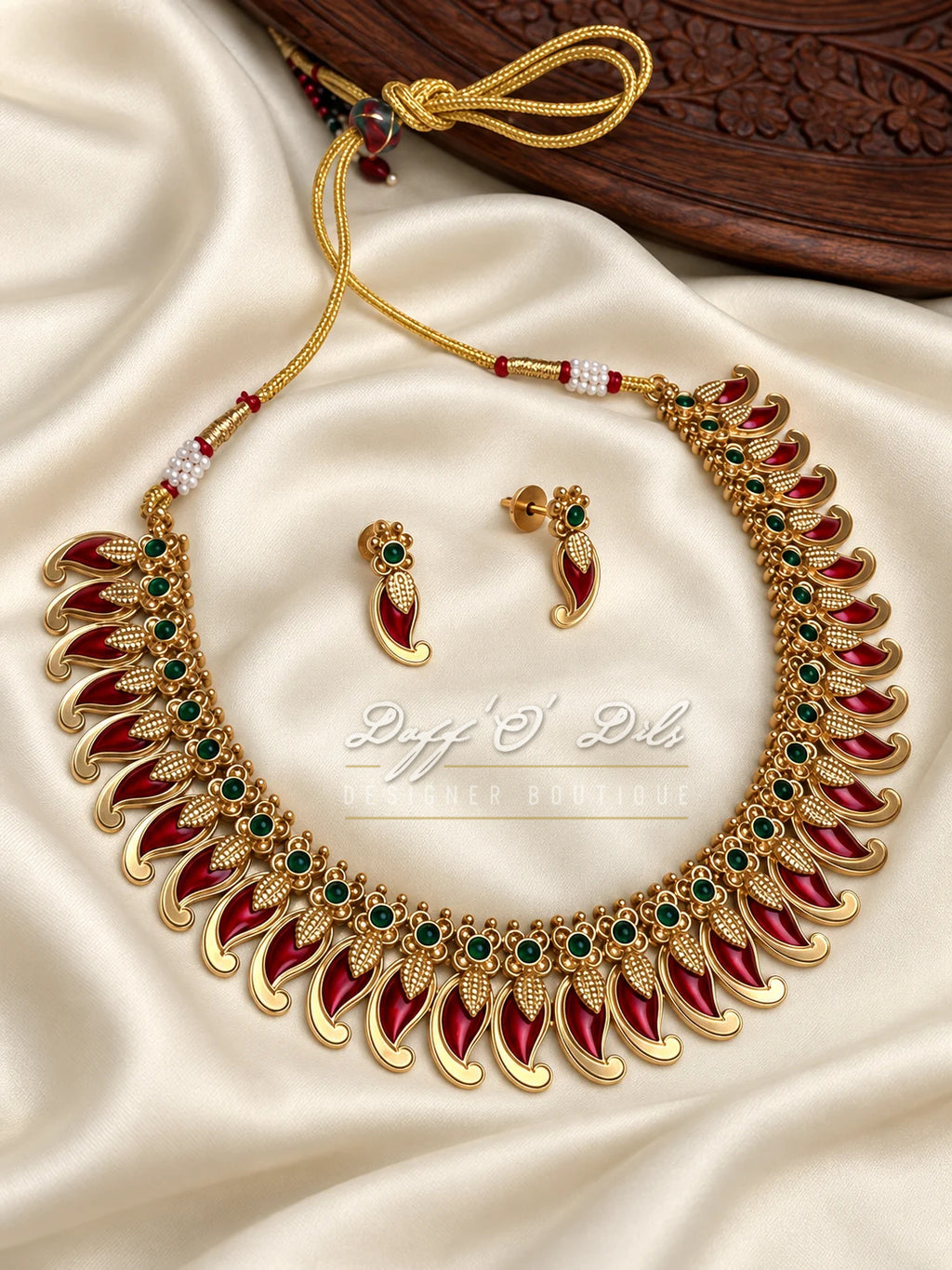 TRADITIONAL RED & GREEN PAISLEY NECKLACE SET