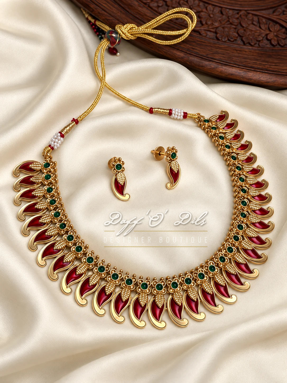 TRADITIONAL RED & GREEN PAISLEY NECKLACE SET