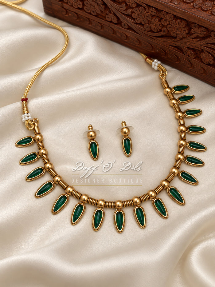 Traditional Antique Green & Gold-Tone Jewelry Set