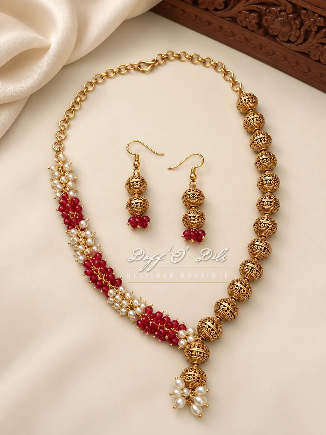 ANTIQUE-STYLE BEADED NECKLACE SET