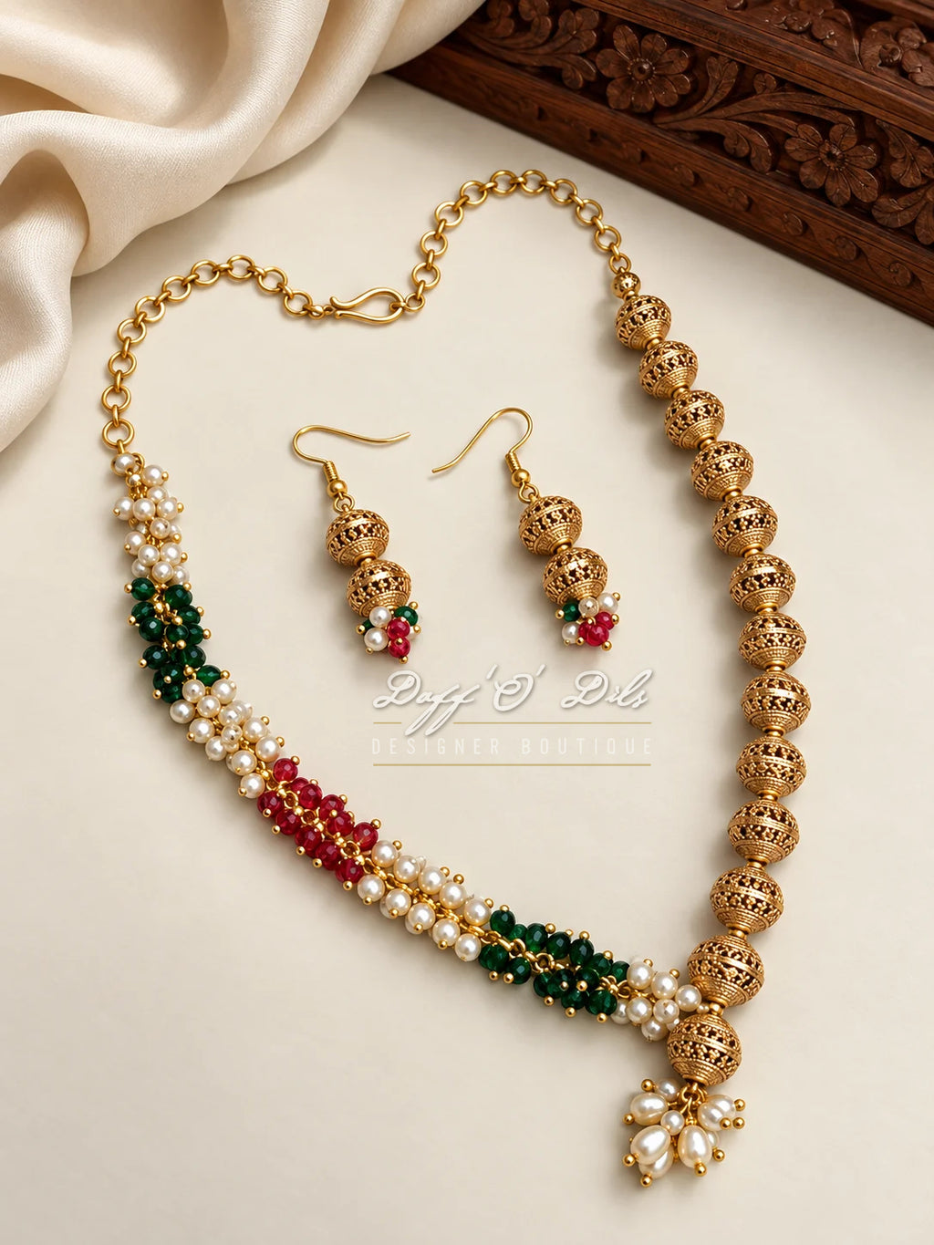 ANTIQUE-STYLE BEADED NECKLACE SET